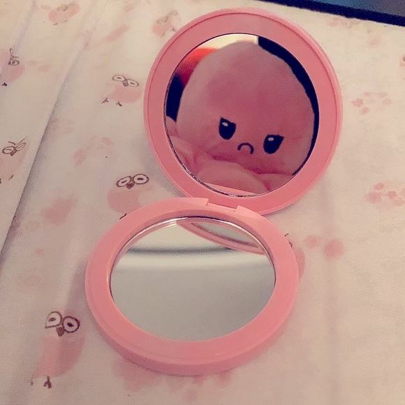 Buy 2+ items from my closet get mirror for free - Picture 1 of 3